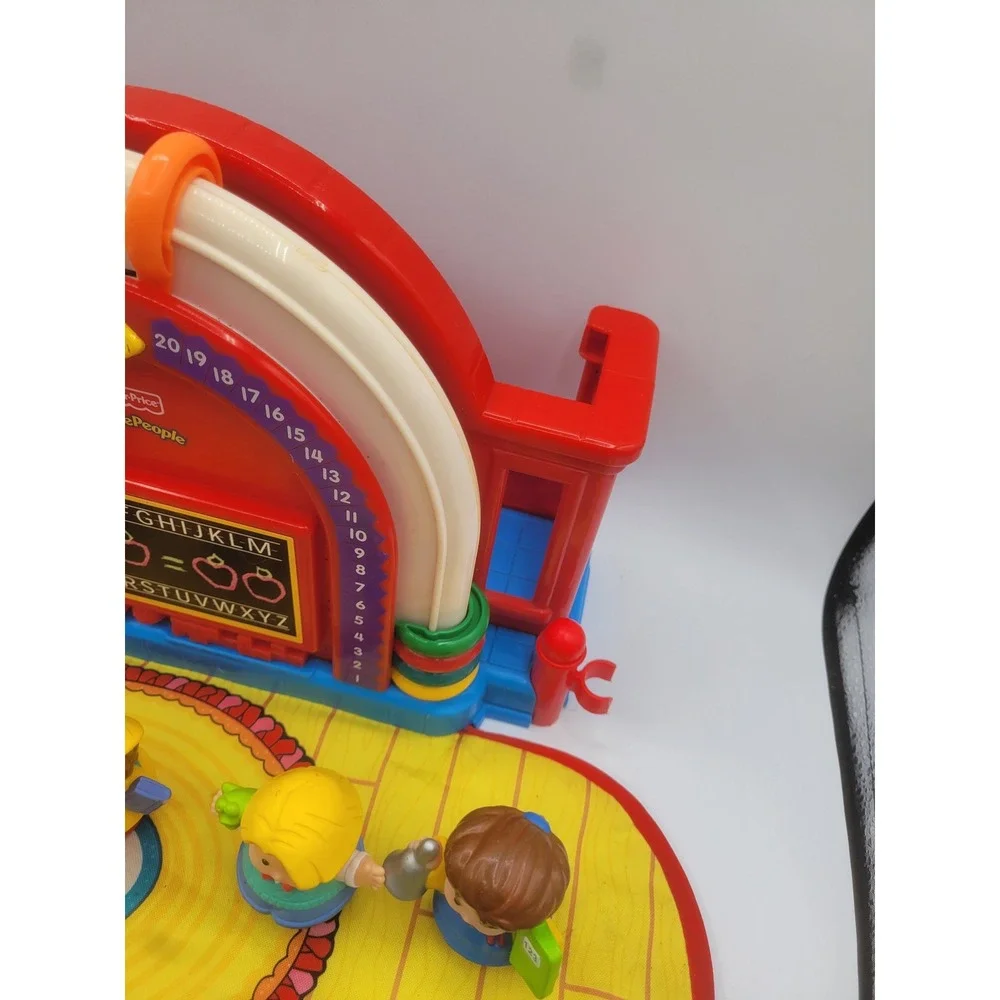 Fisher-Price Little People Time to Learn Preschool Playset School Mat 6 Figures